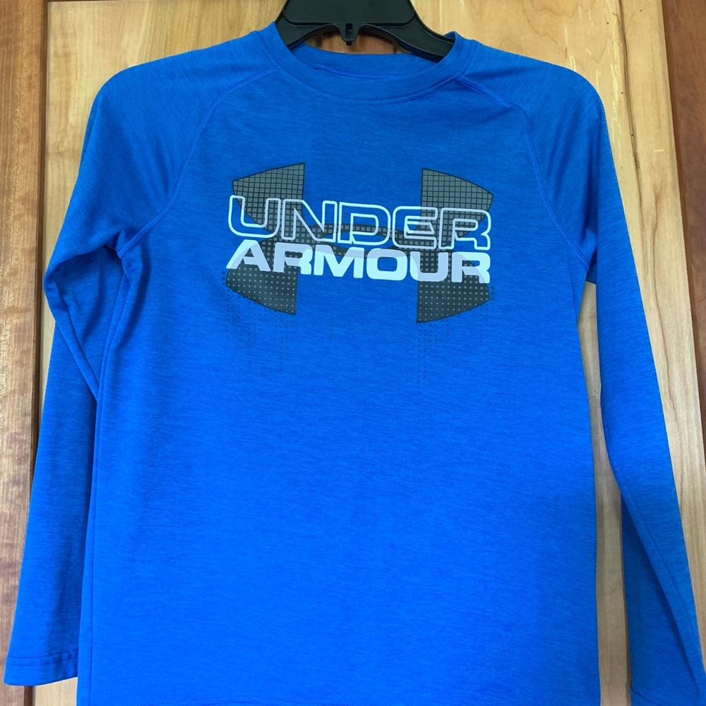 Under Armour long sleeved t-shirt.